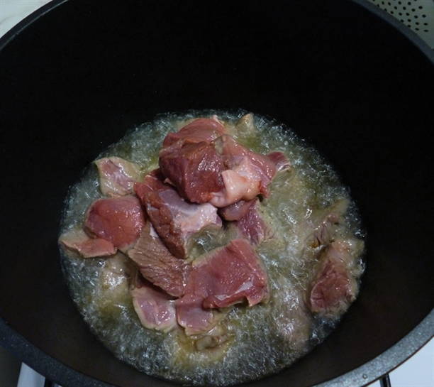Тушеное мясо с овощами в казане Тушеное мясо с овощами в казане