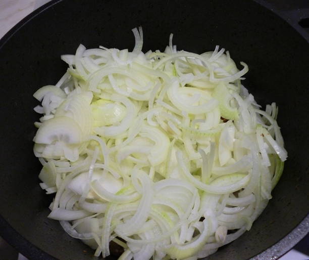 Тушеное мясо с овощами в казане Тушеное мясо с овощами в казане