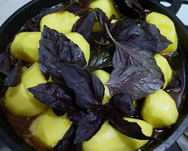 Тушеное мясо с овощами в казане Тушеное мясо с овощами в казане