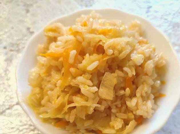 Тушеная капуста с рисом на сковороде Тушеная капуста с рисом на сковороде