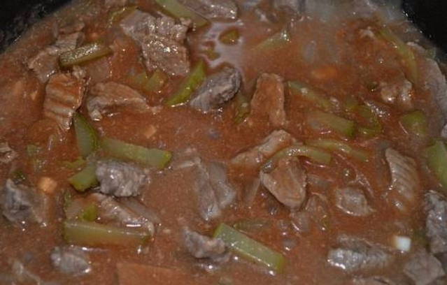 Азу из свинины с солеными огурцами по-татарски Азу из свинины с солеными огурцами по-татарски