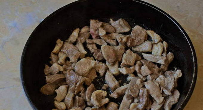 Азу из свинины с солеными огурцами по-татарски Азу из свинины с солеными огурцами по-татарски
