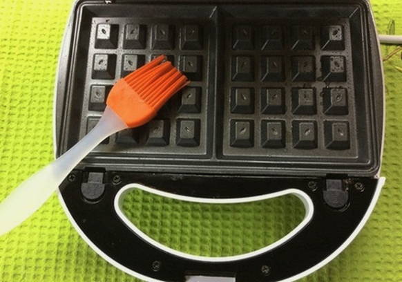 Шоколадные вафли в вафельнице