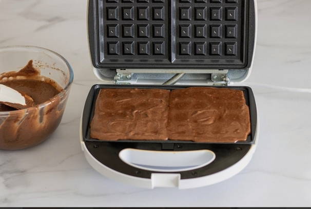 Шоколадные вафли в вафельнице