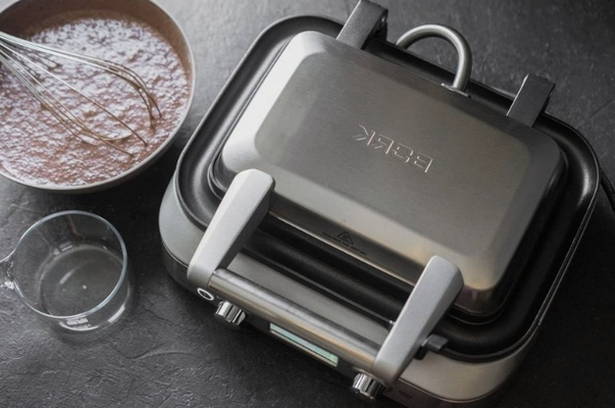 Шоколадные вафли в вафельнице