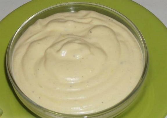 Салат с огурцом, яйцом и горошком Салат с огурцом, яйцом и горошком