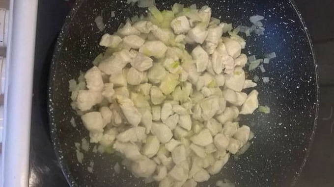 Птитим с курицей в сливочном соусе Птитим с курицей в сливочном соусе