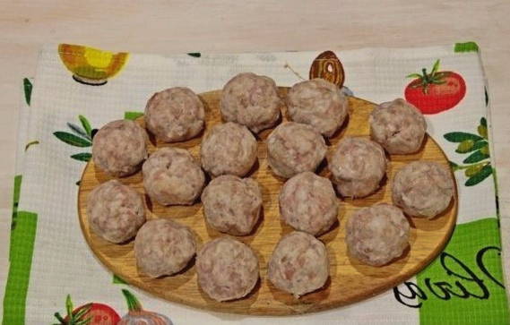 Суп с куриными фрикадельками и лапшой Суп с куриными фрикадельками и лапшой