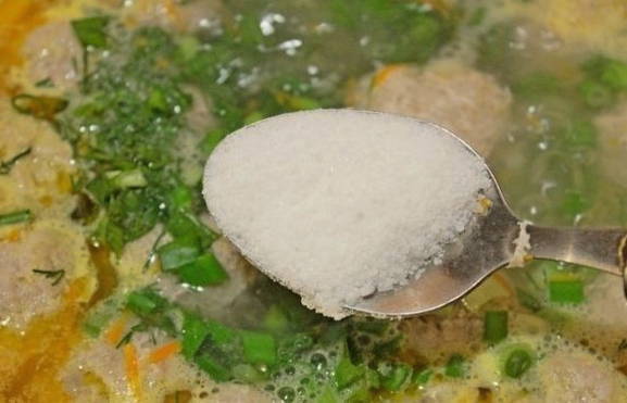 Суп с куриными фрикадельками и лапшой Суп с куриными фрикадельками и лапшой