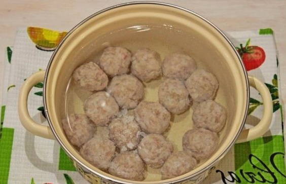 Суп с куриными фрикадельками и лапшой Суп с куриными фрикадельками и лапшой