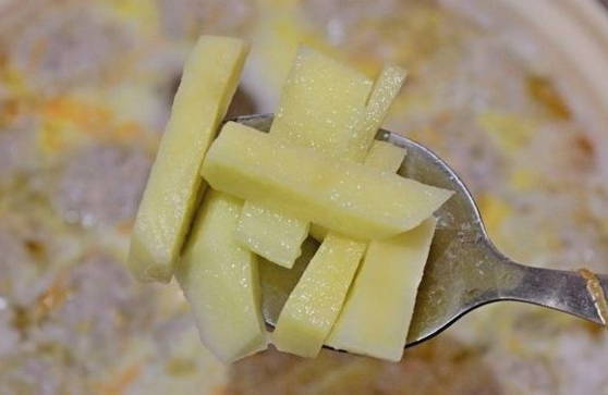 Суп с куриными фрикадельками и лапшой Суп с куриными фрикадельками и лапшой