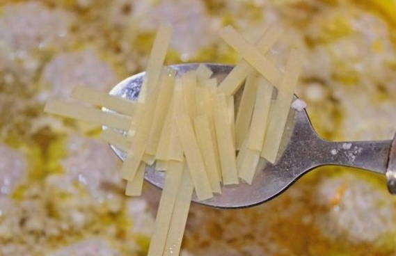Суп с куриными фрикадельками и лапшой Суп с куриными фрикадельками и лапшой