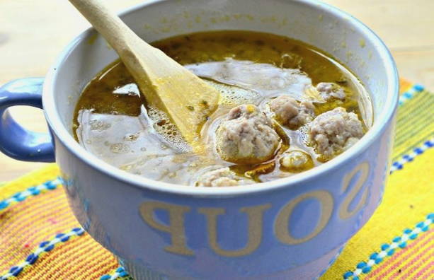Суп на курином бульоне с фрикадельками