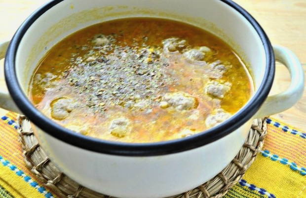 Суп на курином бульоне с фрикадельками