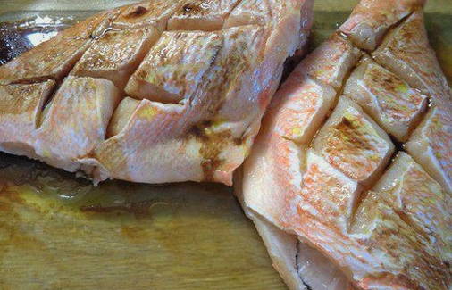 Красный морской окунь в духовке Красный морской окунь в духовке