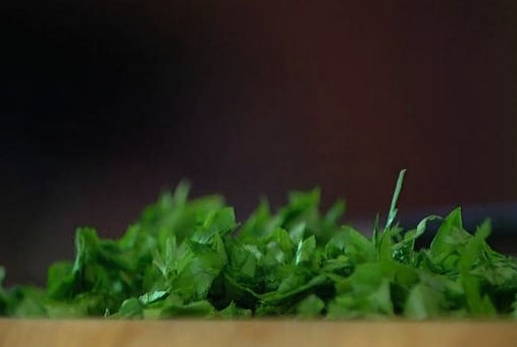 Грузинский салат с баклажанами, помидорами, болгарским перцем и чесноком