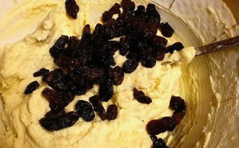 Сырники из рикотты с изюмом