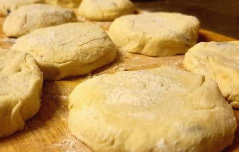 Сырники из рикотты с изюмом