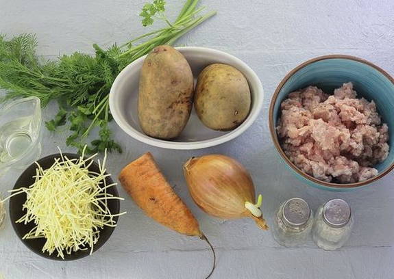 Суп с мясными фрикадельками и вермишелью Суп с мясными фрикадельками и вермишелью