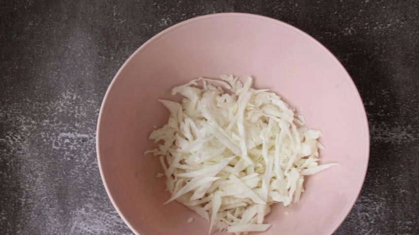 Тушеная капуста с сосисками в духовке