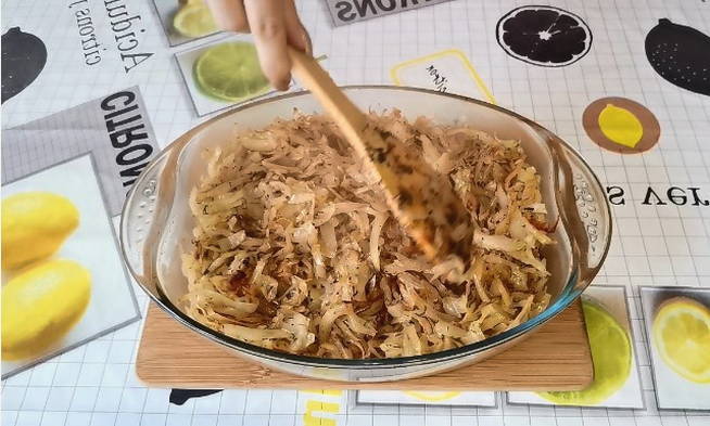 Тушеная капуста с грибами в духовке