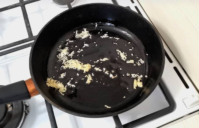 Тушеная капуста с грибами в духовке