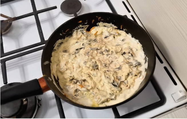 Тушеная капуста с грибами в духовке