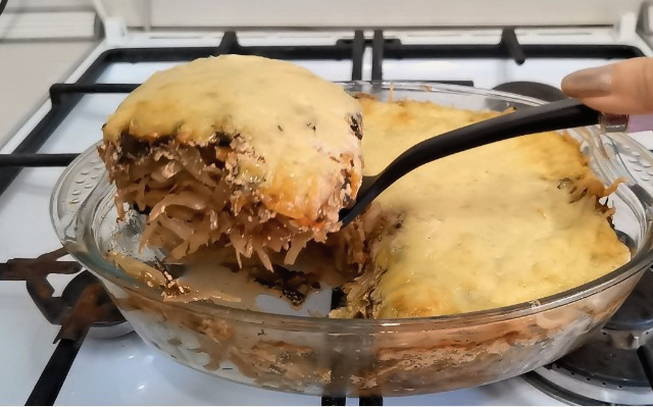 Тушеная капуста с грибами в духовке