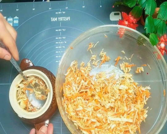 Тушеная капуста в горшочке в духовке