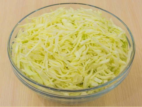 Тушеная капуста с курицей в духовке