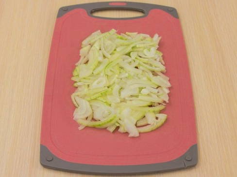 Тушеная капуста с курицей в духовке