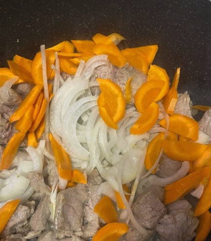 Тушеная капуста с мясом в казане Тушеная капуста с мясом в казане