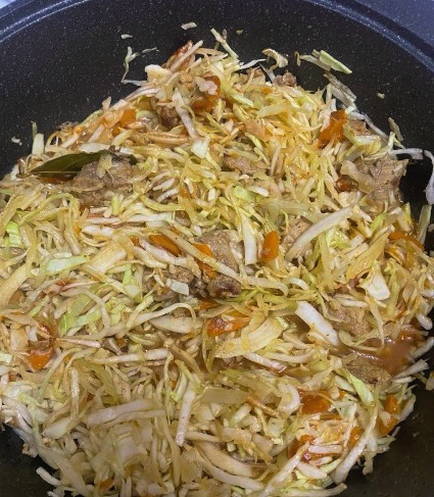 Тушеная капуста с мясом в казане Тушеная капуста с мясом в казане
