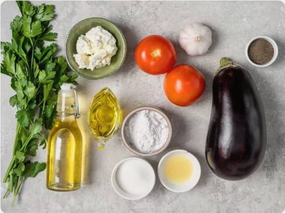 Салат с хрустящими баклажанами и сыром