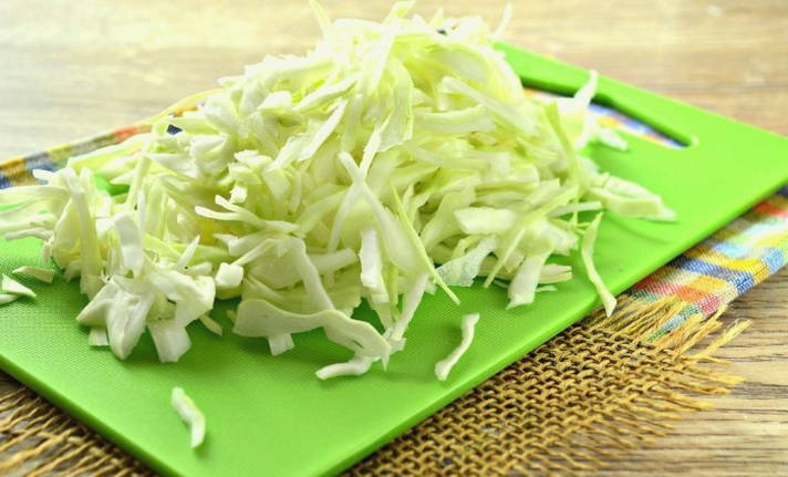 Тушеная капуста с картошкой на сковороде Тушеная капуста с картошкой на сковороде