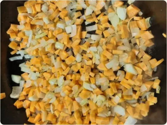 Тушеная капуста с курицей на сковороде Тушеная капуста с курицей на сковороде