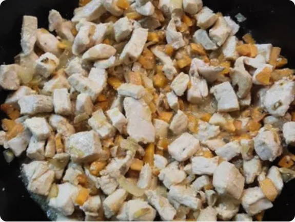 Тушеная капуста с курицей на сковороде Тушеная капуста с курицей на сковороде