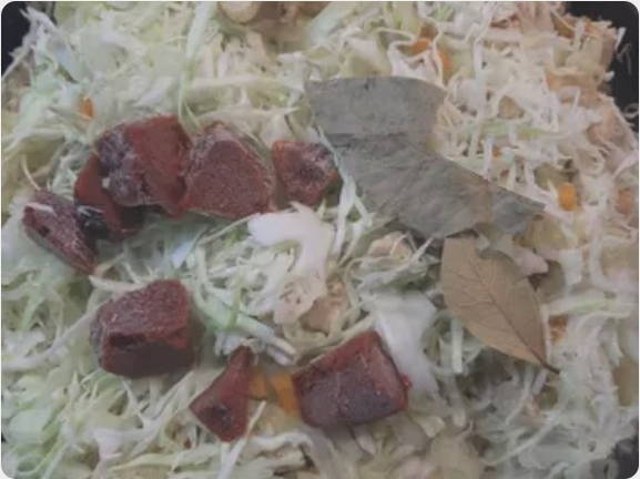 Тушеная капуста с курицей на сковороде Тушеная капуста с курицей на сковороде