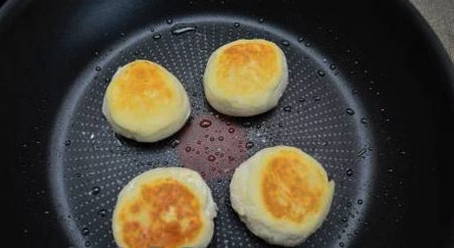 Сырники без яиц на сковороде