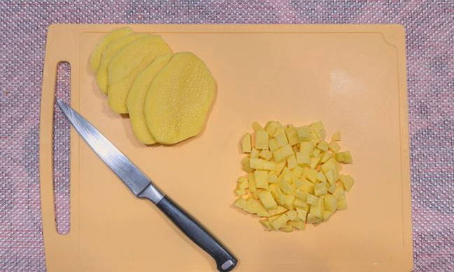 Суп с замороженными фрикадельками и вермишелью