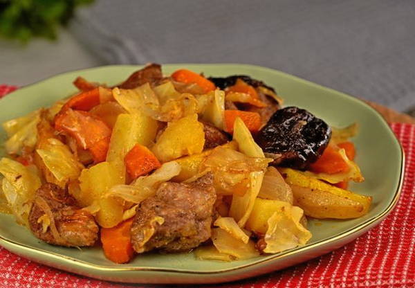 Тушеная капуста с картошкой и мясом в духовке Тушеная капуста с картошкой и мясом в духовке