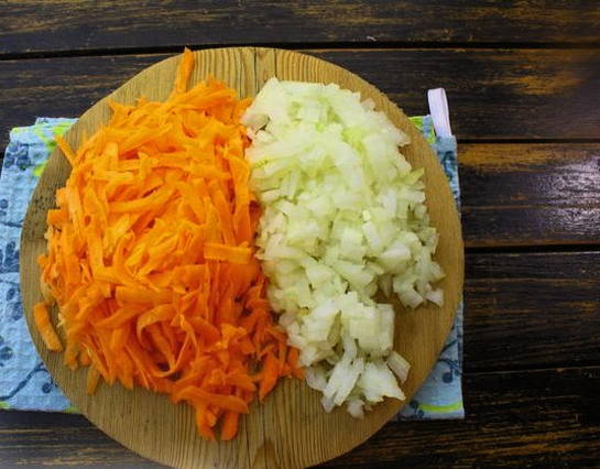 Тушеная капуста с курицей в рукаве в духовке