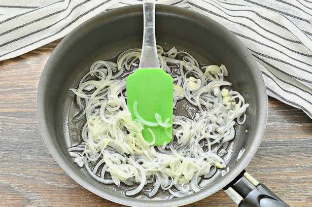 Классическая тушеная капуста без мяса на сковороде Классическая тушеная капуста без мяса на сковороде