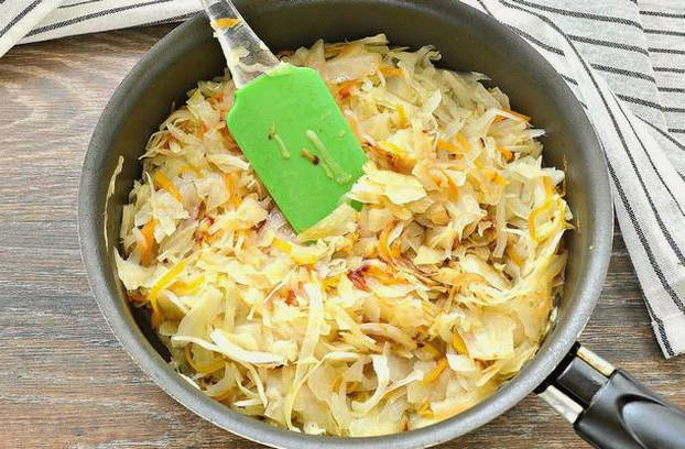 Классическая тушеная капуста без мяса на сковороде Классическая тушеная капуста без мяса на сковороде
