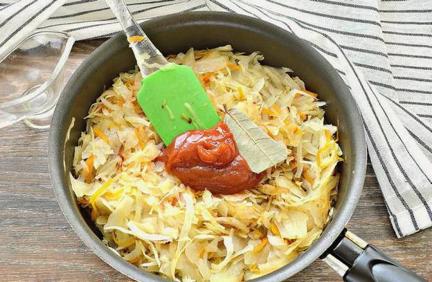 Классическая тушеная капуста без мяса на сковороде Классическая тушеная капуста без мяса на сковороде