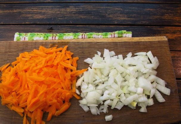 Тушеная капуста с курицей в кастрюле Тушеная капуста с курицей в кастрюле