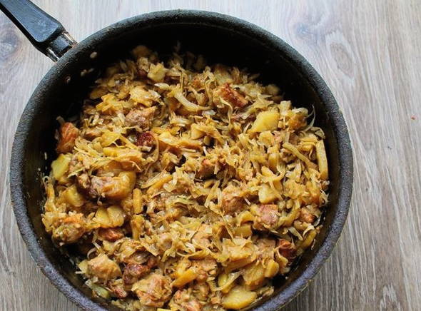 Тушеная капуста с мясом и картошкой на сковороде Тушеная капуста с мясом и картошкой на сковороде