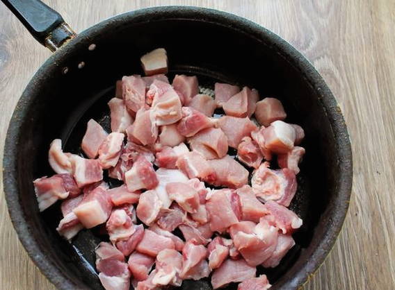 Тушеная капуста с мясом и картошкой на сковороде Тушеная капуста с мясом и картошкой на сковороде