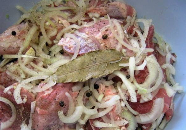 Маринад для шашлыка из свинины, чтобы мясо было мягким и сочным