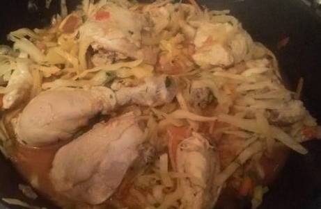 Тушеная капуста с курицей в казане Тушеная капуста с курицей в казане